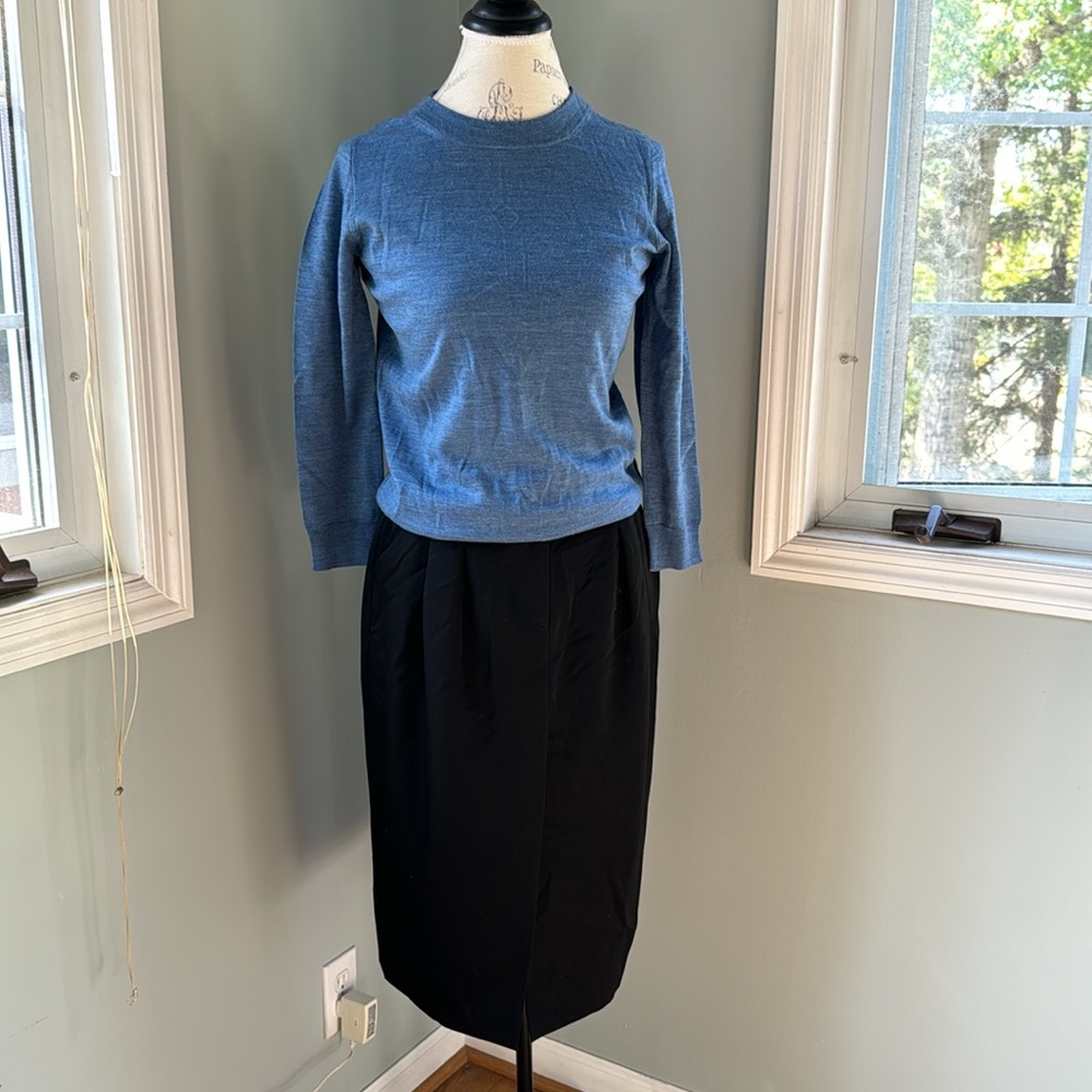Giorgio Armani wool midi length pencil skirt EUC‎ size 42